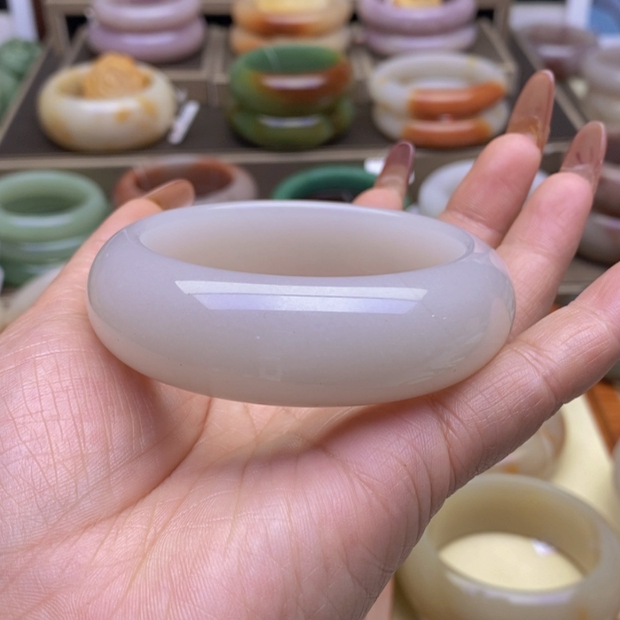 【闪购商品】石英质玉手镯未镶嵌月**面