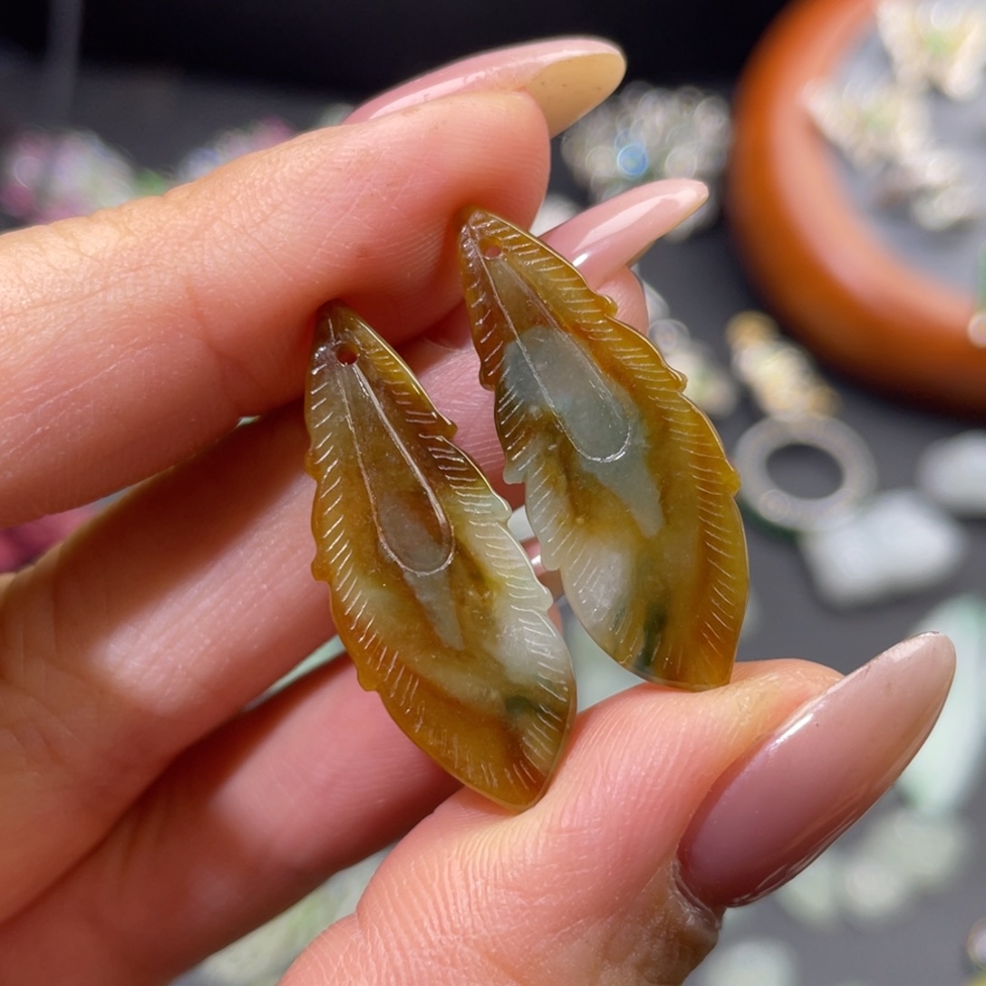 颈饰未镶嵌翡翠羽毛