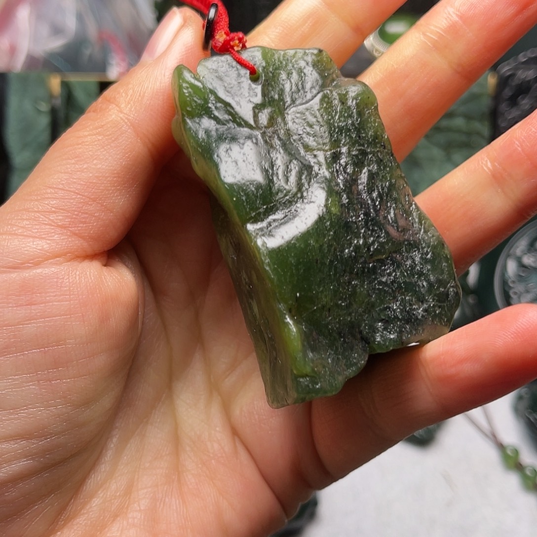 逍***0蛇纹石玉未镶嵌颈饰