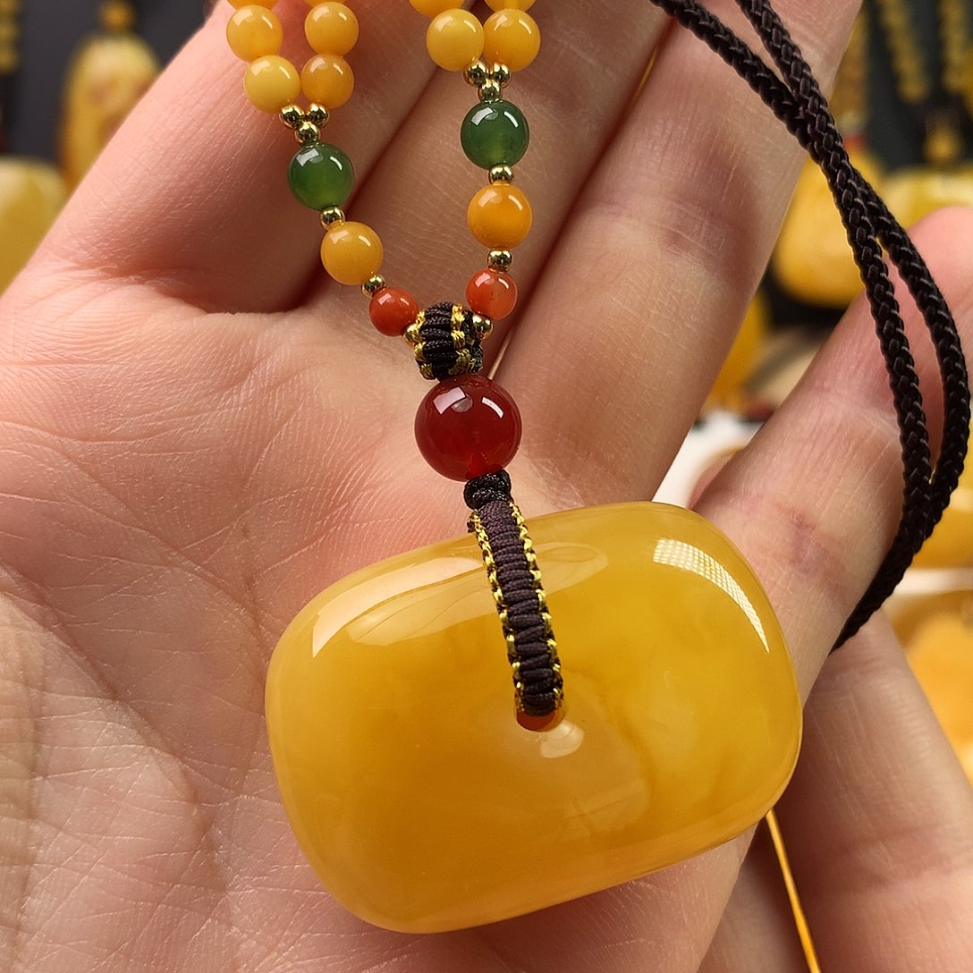 琥珀裸石未镶嵌吊坠