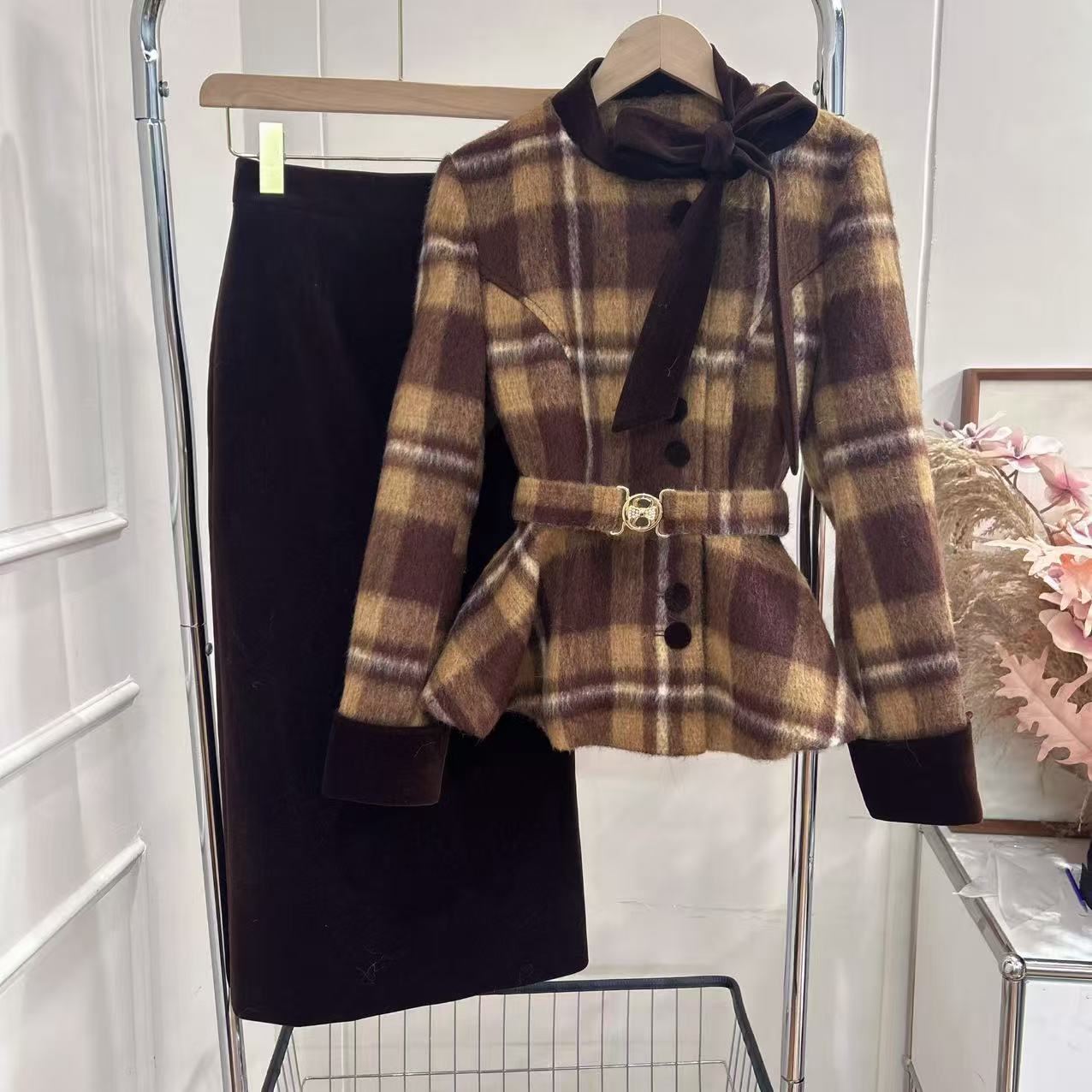 小八定制2025新款时尚复古气质保暖加厚外套+半裙套装 13020 BCK