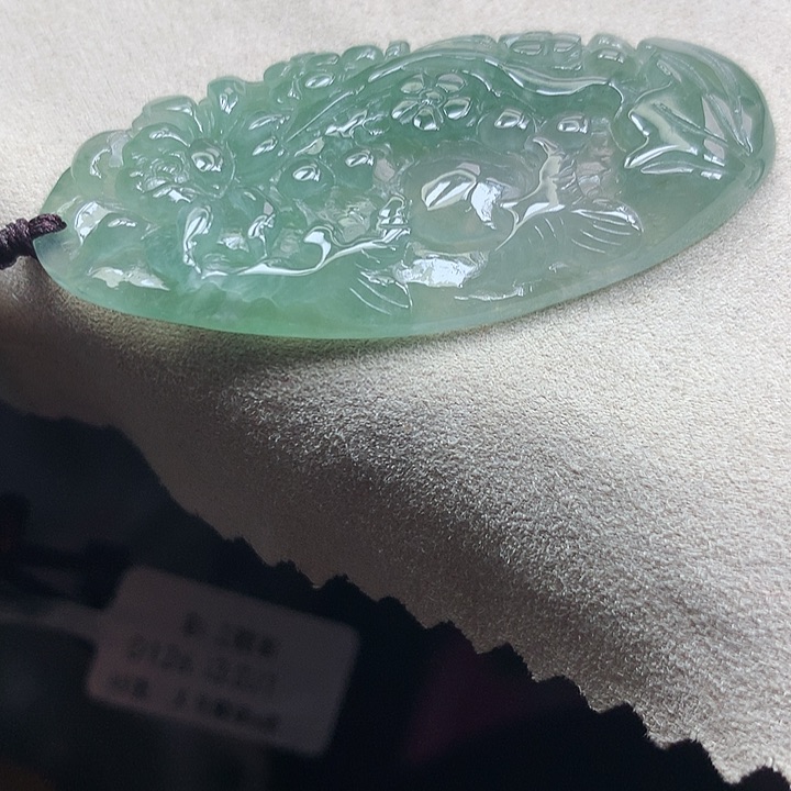 翡翠颈饰未镶嵌吊坠