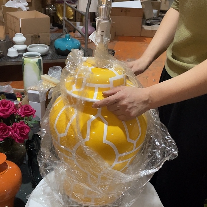 陶瓷花瓶，茶杯茶具。