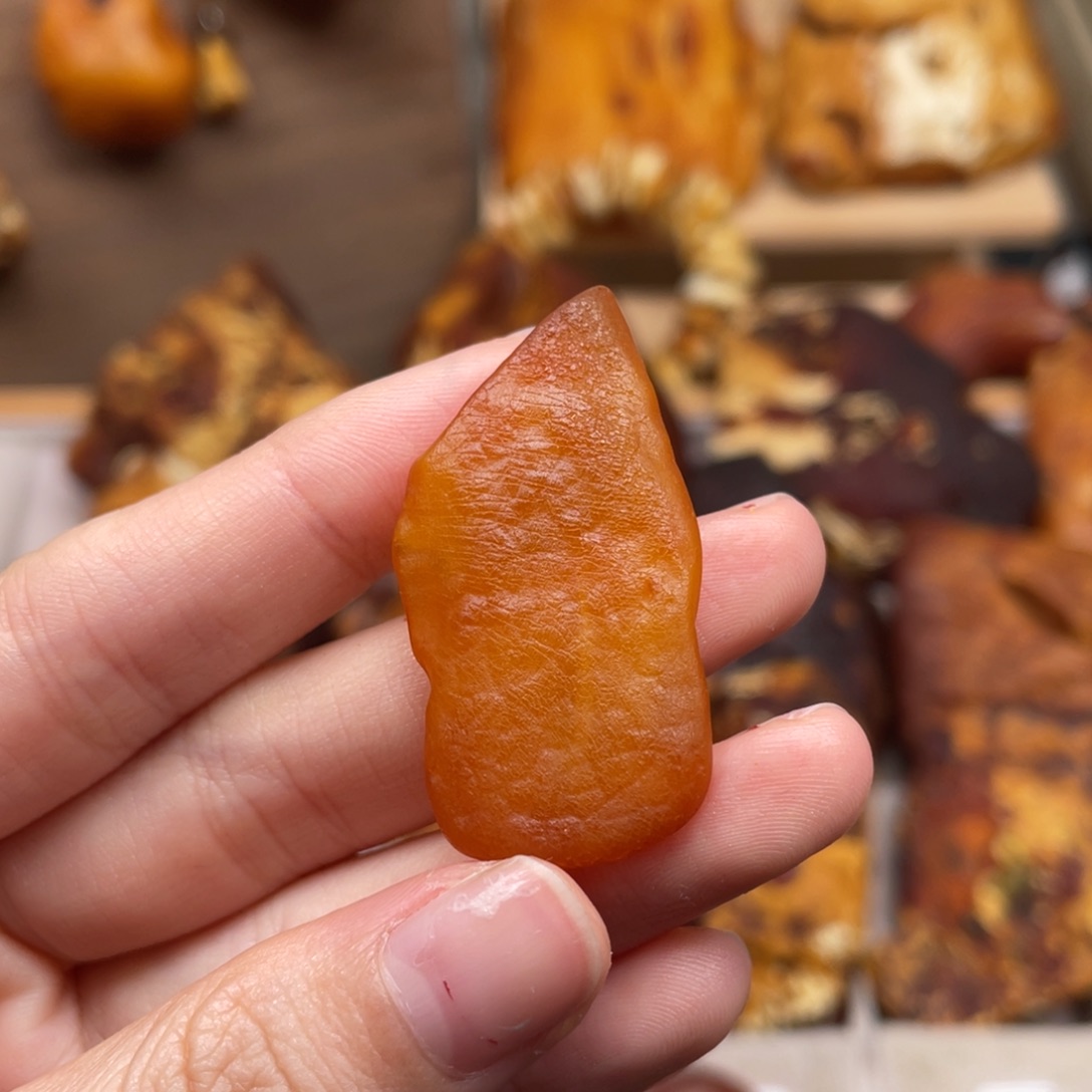 琥珀未镶嵌珠宝奇石