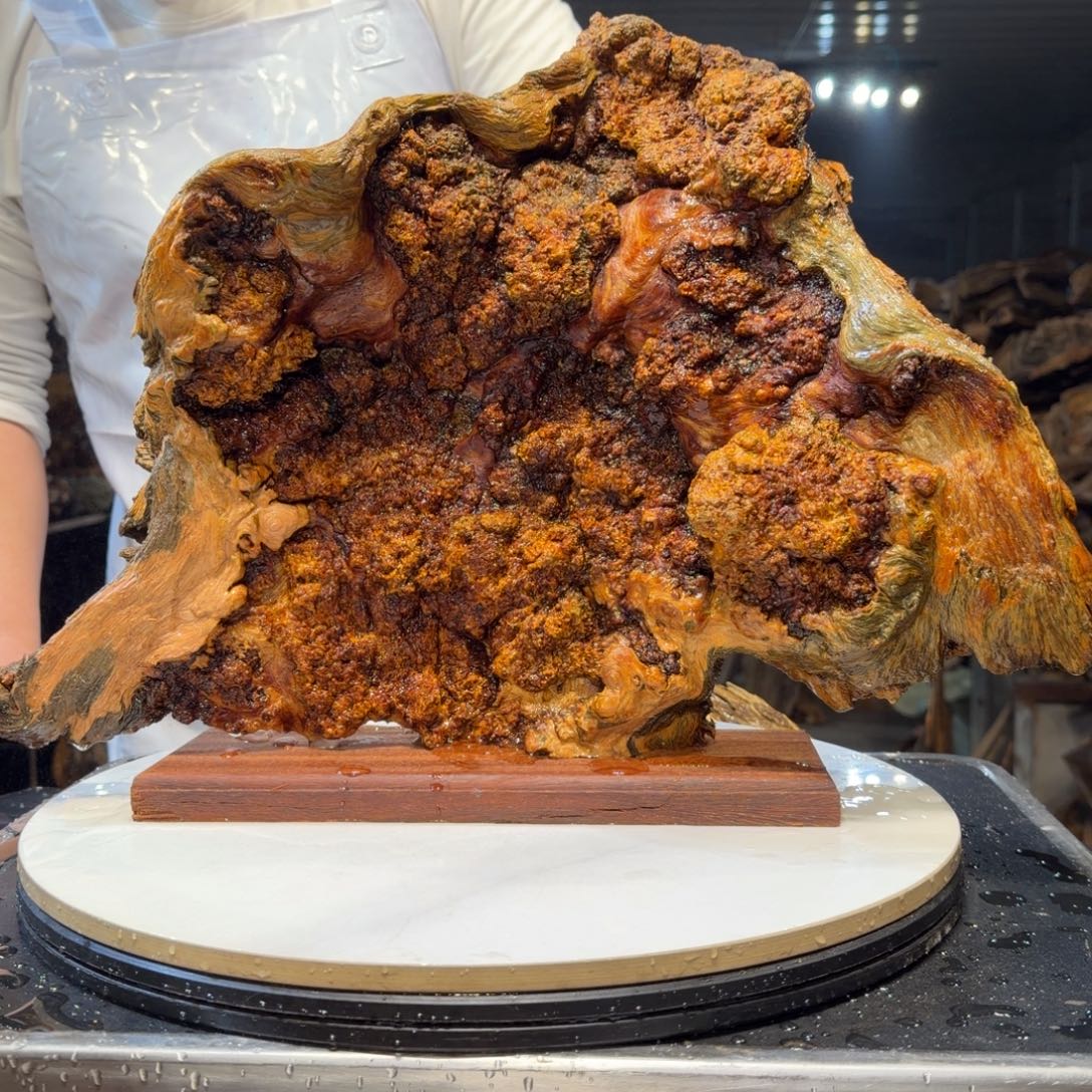 根***地木王一刀琥珀木摆件80