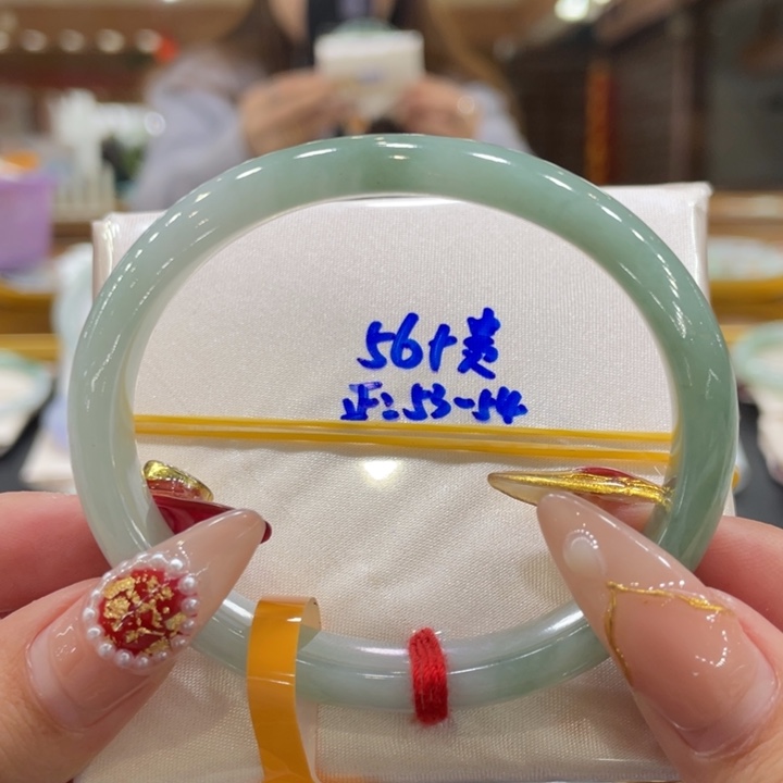 翡翠手镯未镶嵌翡翠