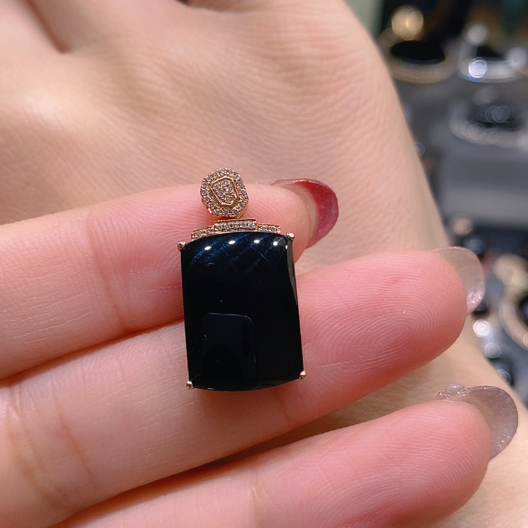 翡翠颈饰18K金镶嵌吊坠