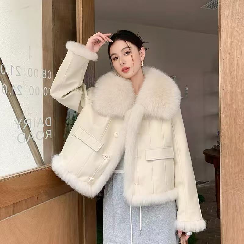 DOUSHEHUI   款号50078狐狸毛绵羊皮皮草服饰外套