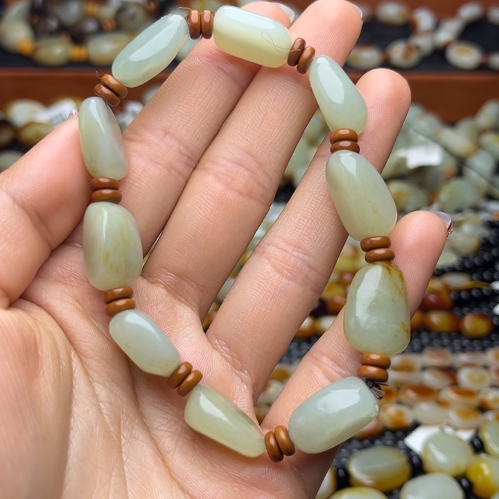 和田玉颈饰未镶嵌