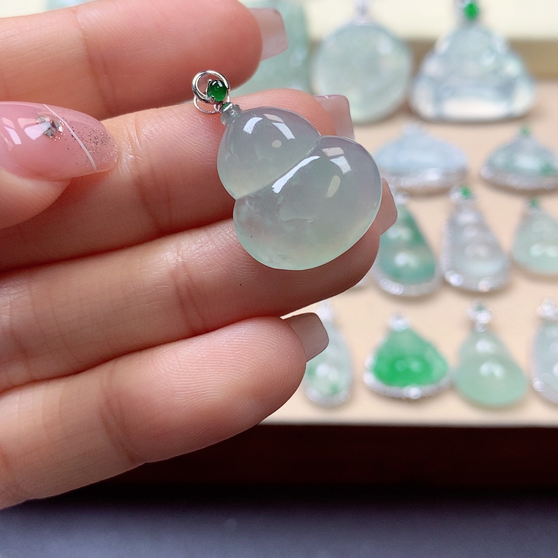 翡翠颈饰18K金镶嵌我***呢翡翠