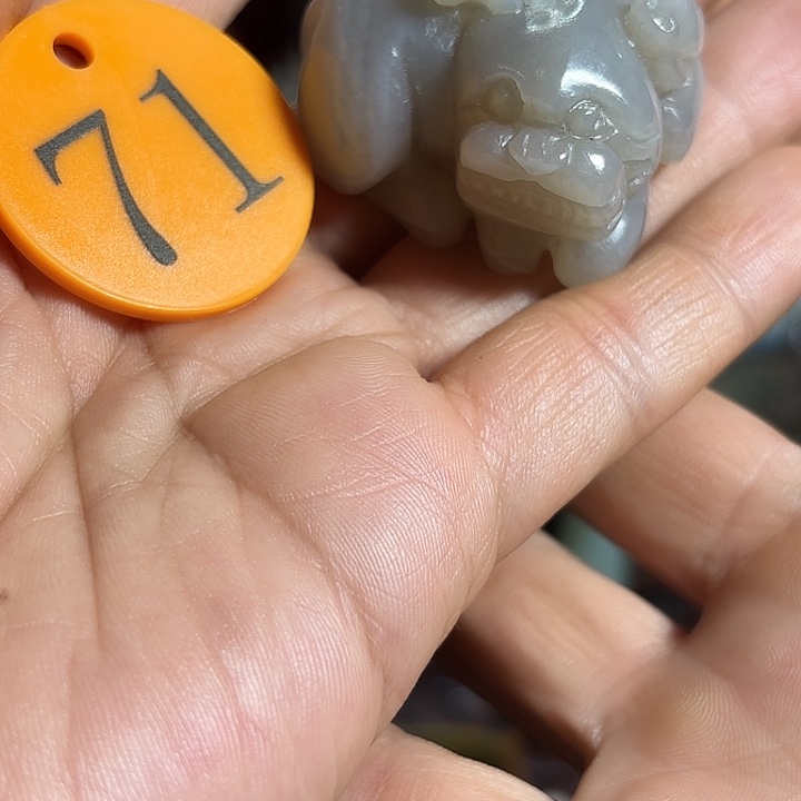 和田玉未镶嵌把件