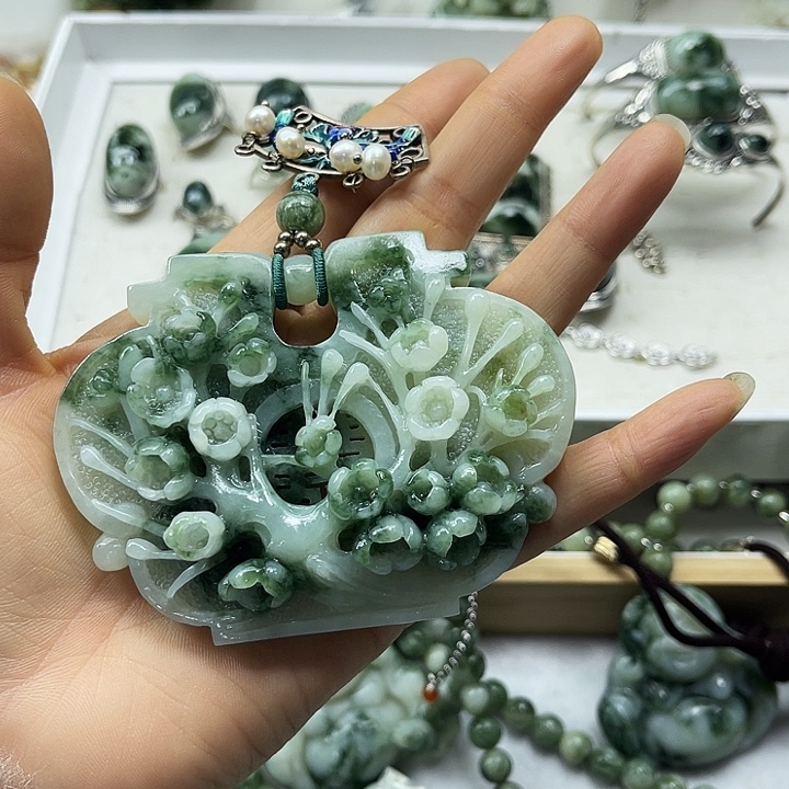 快***天透闪石-蛇纹石玉未镶嵌颈饰