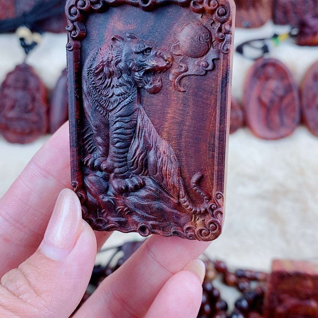 小叶紫檀吊坠爱****顿吊坠