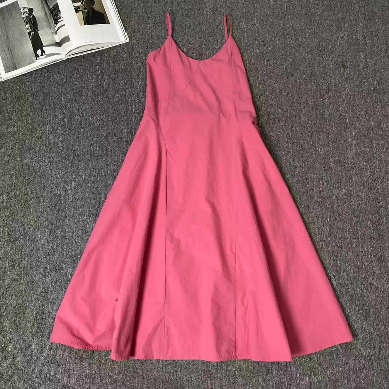 82627余小鱼 【粉玫瑰】玫粉色温柔韩系甜美舒气质吊带连衣裙女装