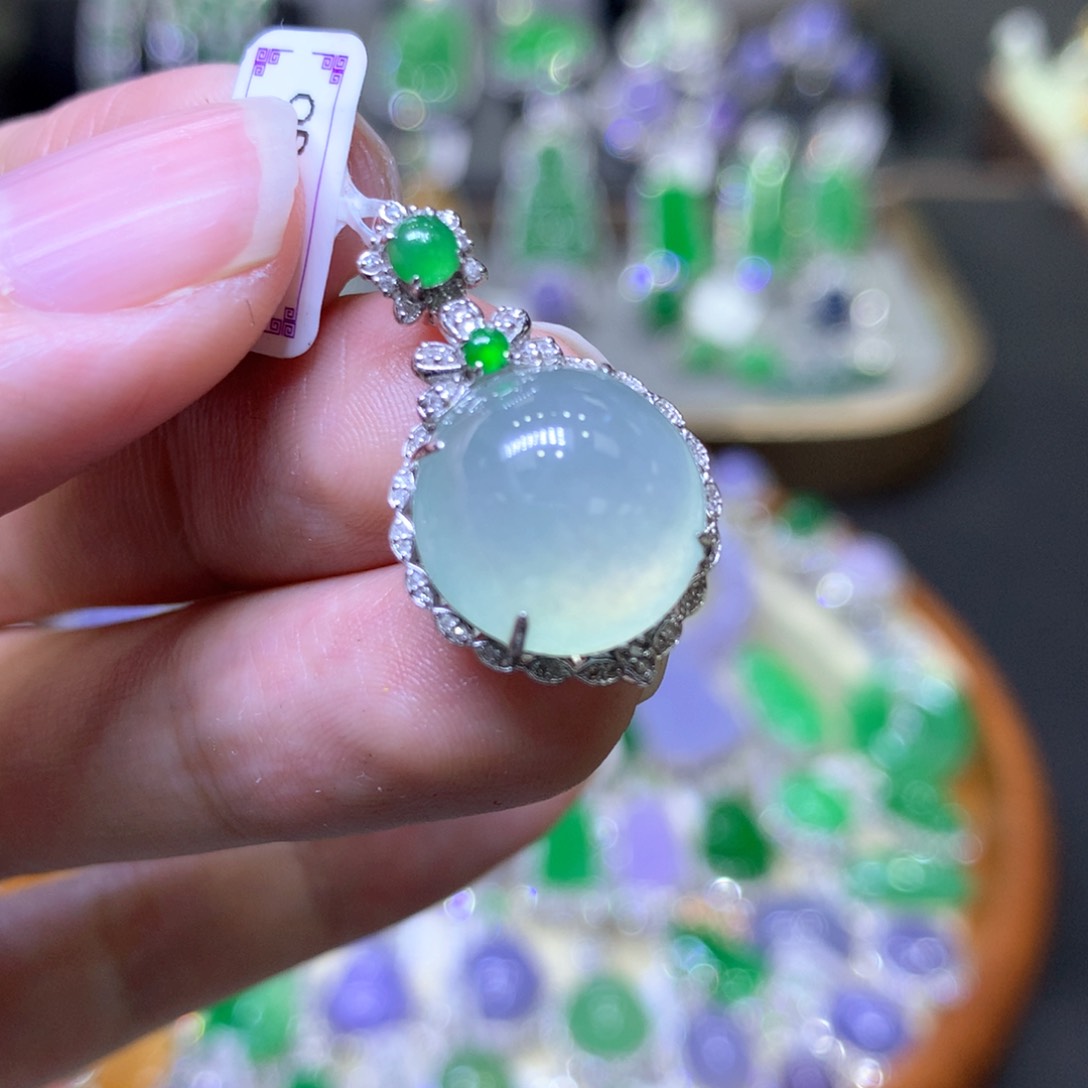 【闪购商品】翡翠颈饰18K金镶嵌翡翠吊坠项链