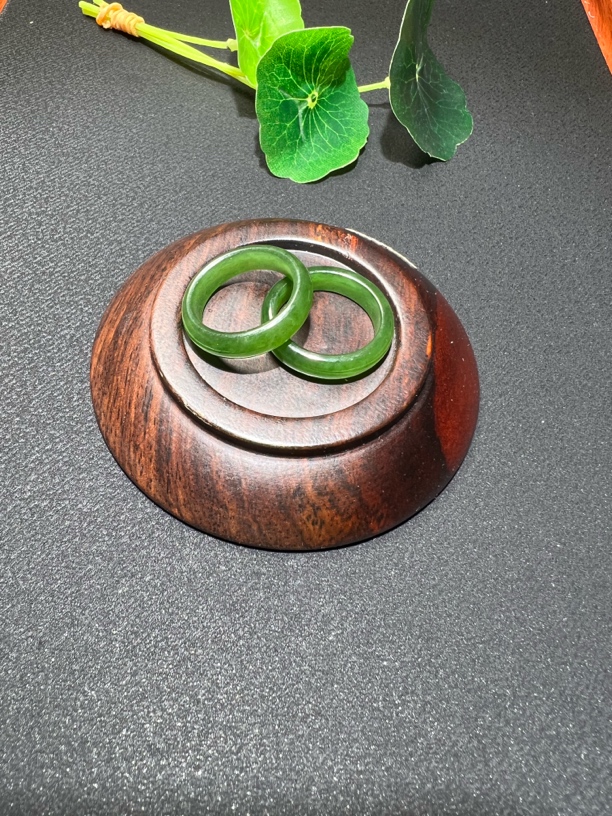 和田玉，菠菜绿戒圈内径19m，多发性拍一发一