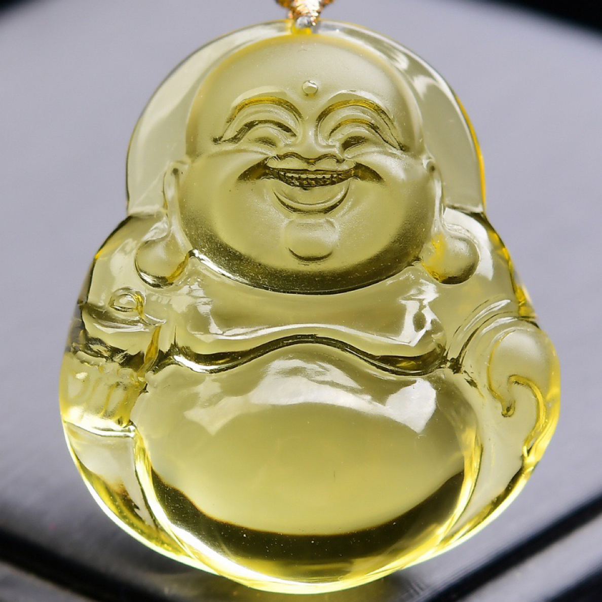 天然巴西黄水晶佛吊坠，规格:38*33*15mm女款时尚大肚佛雕刻笑脸