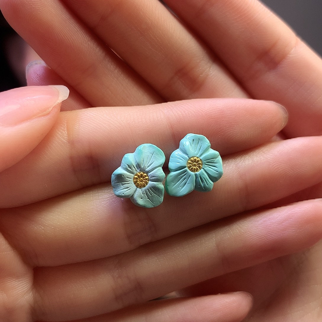 绿松石18K金镶嵌耳钉