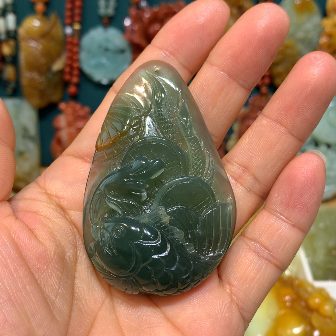 蛇纹石玉未镶嵌颈饰