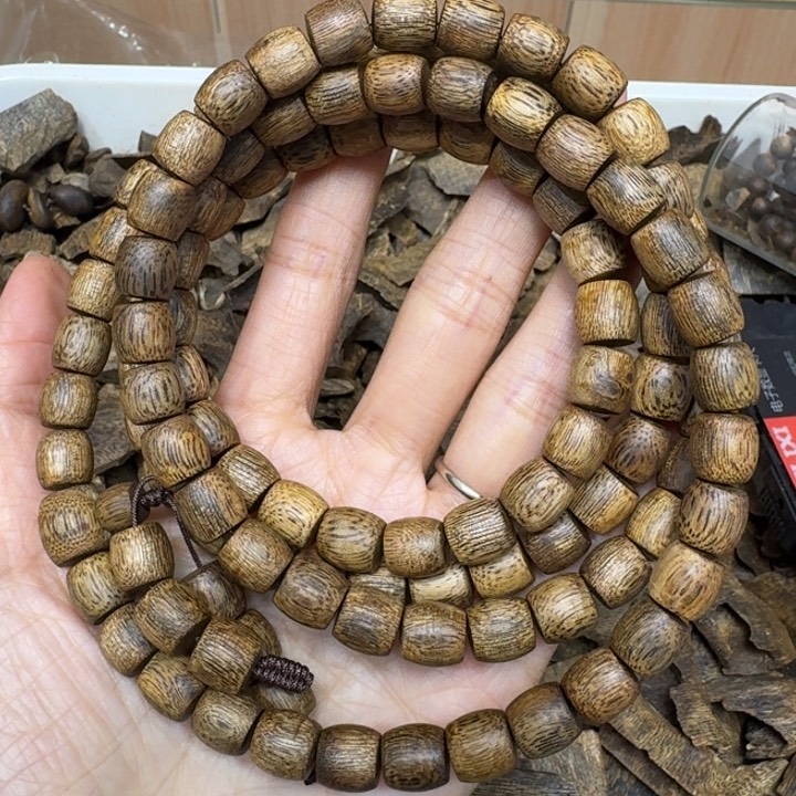 沉香手串海南白棋沉浮一条