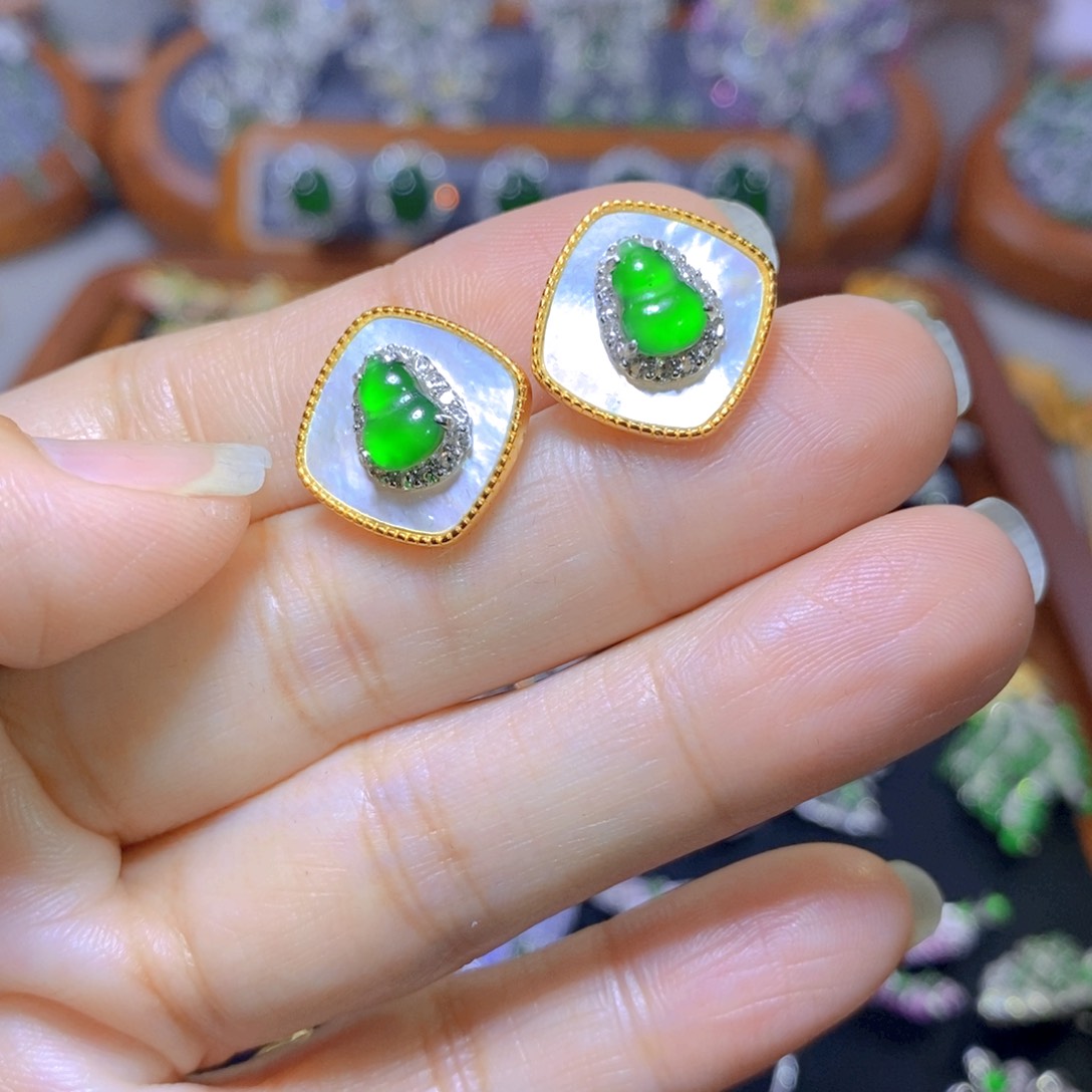 翡翠颈饰银S925镶嵌天然翡翠