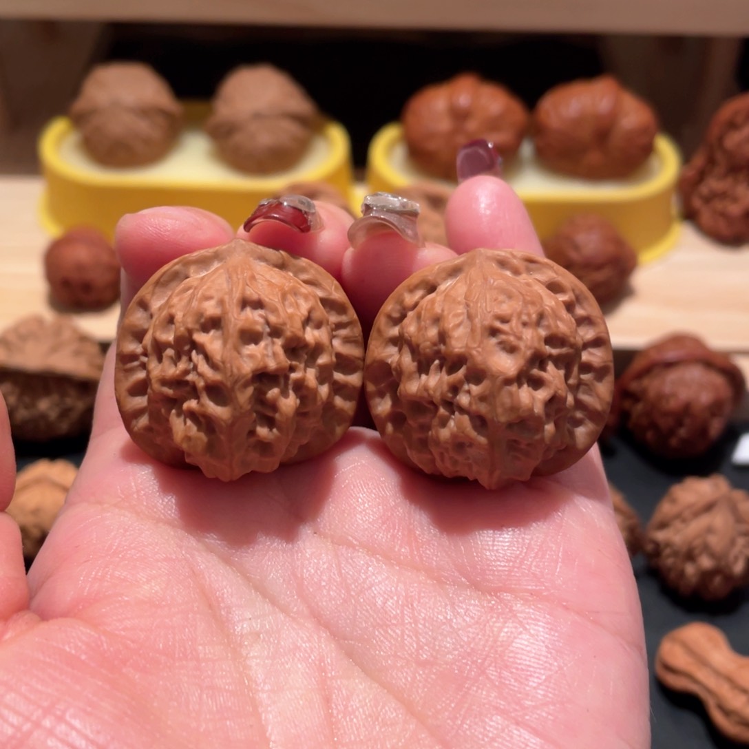 文玩核桃吊坠～****～瓷娃娃