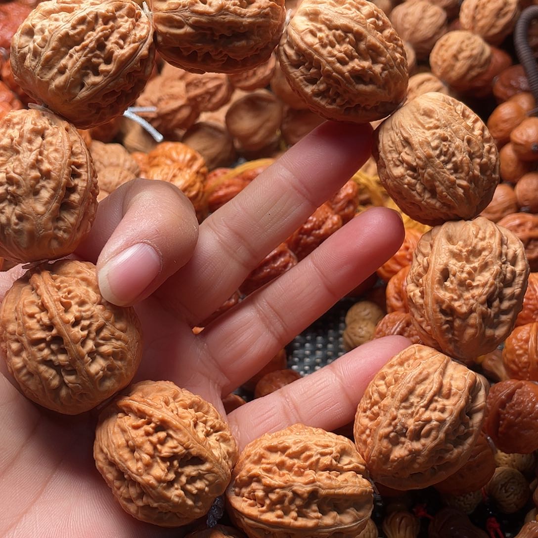 用***1文玩核桃手串南疆