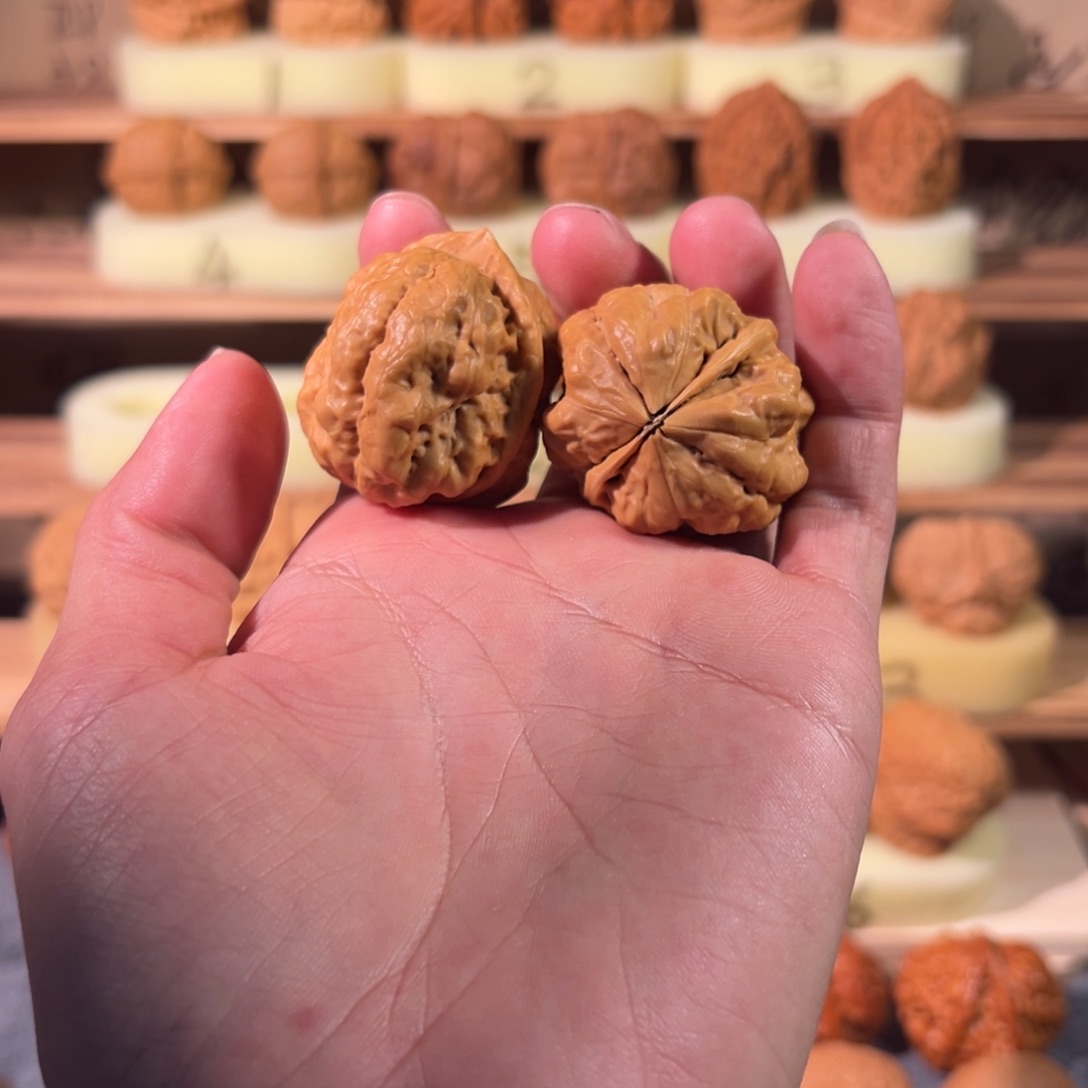 咩***啊文玩铁核桃蜡皮水晶皮蛤蟆头38