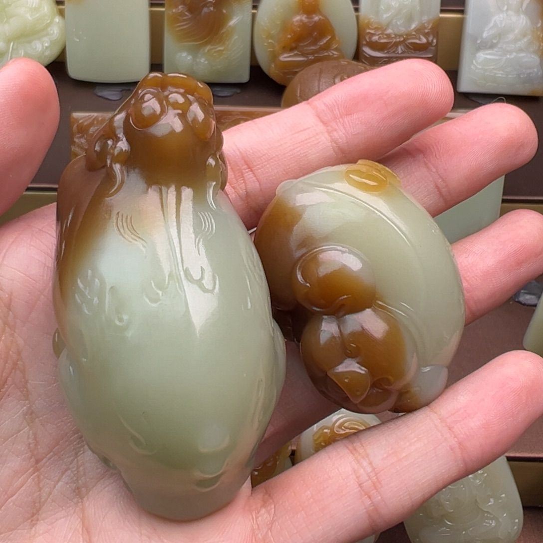 玉***人和田玉（糖玉）未镶嵌颈饰