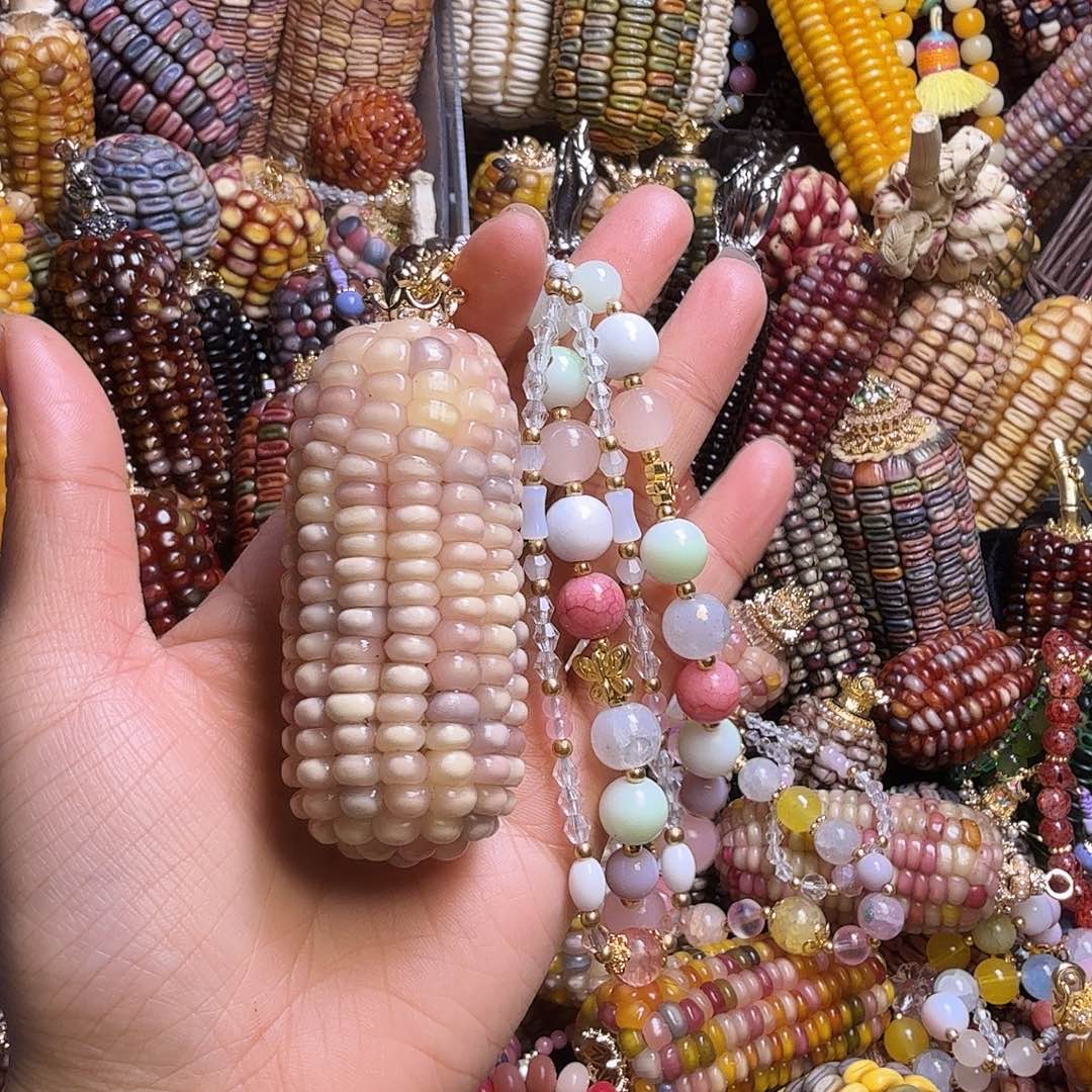 早****亚克力合金浅粉色文玩玉米。