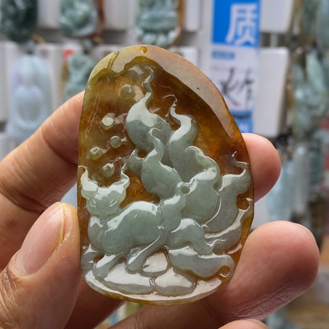 翡翠颈饰未镶嵌九
