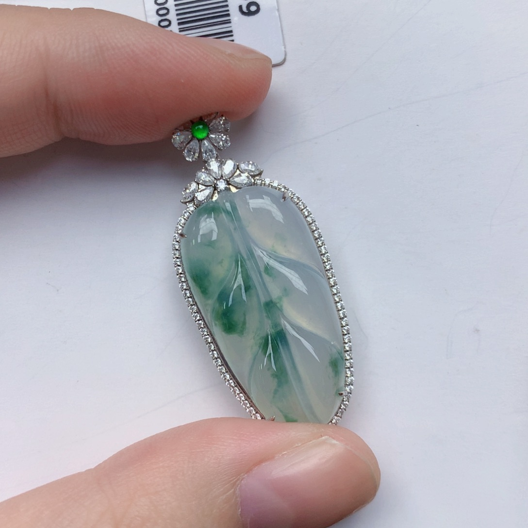 颈饰18K金镶嵌翡翠