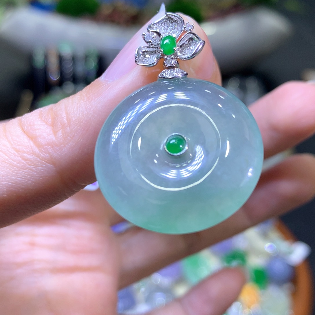 【闪购商品】翡翠颈饰18K金镶嵌翡翠吊坠项链