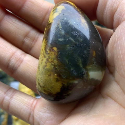 【闪购商品】未镶嵌岫岩河磨玉（透闪石质玉）把件