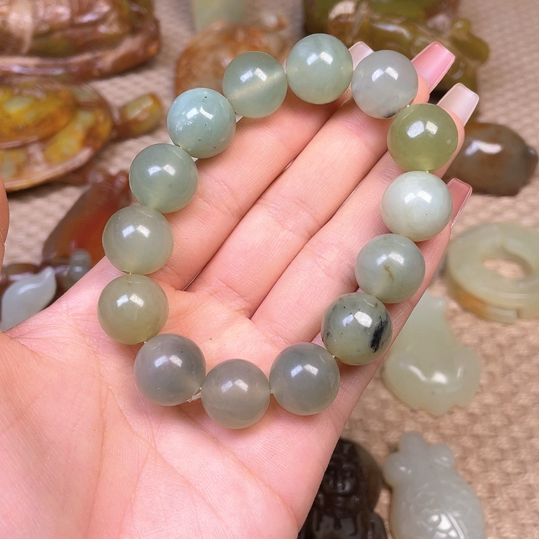 蛇纹石玉未镶嵌颈饰