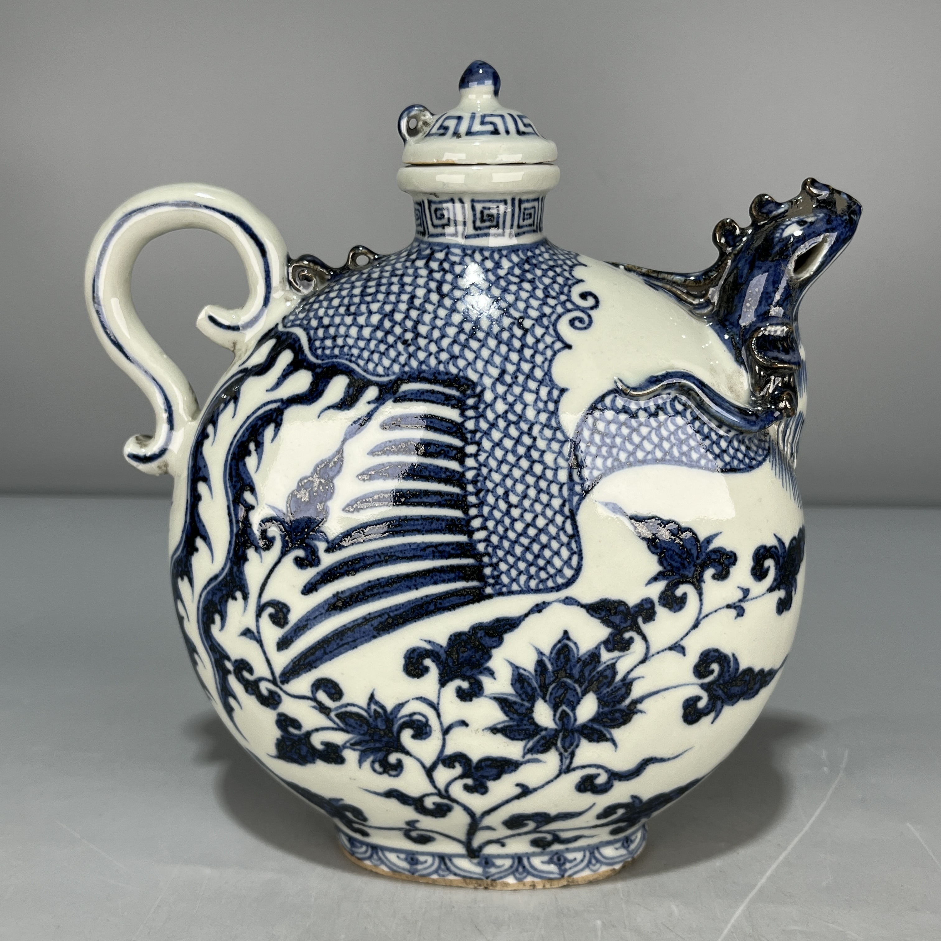 当代仿制 仿古青花留白雕刻凤纹扁壶