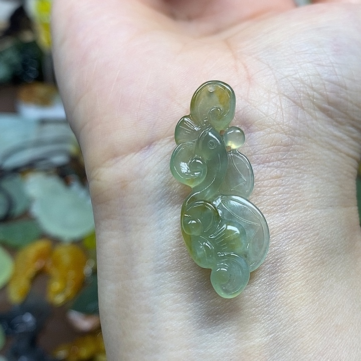 蛇纹石玉吊坠未镶嵌