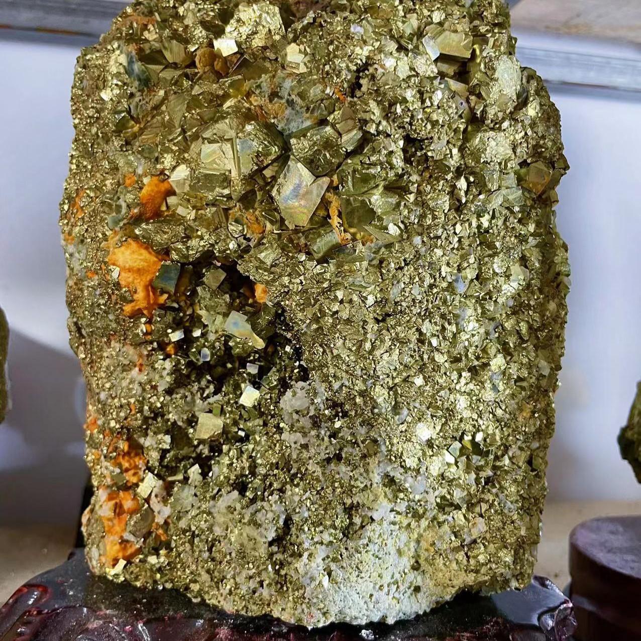 中国金都山东招远原生态金矿石精品大颗粒结晶带水晶精美金石摆件