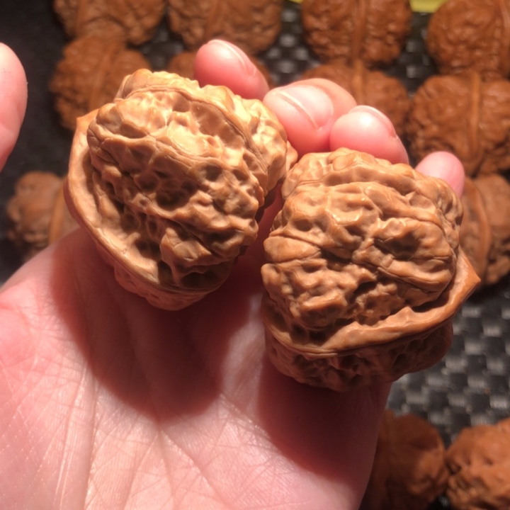 米***儿把件文玩核桃箭毒蛙