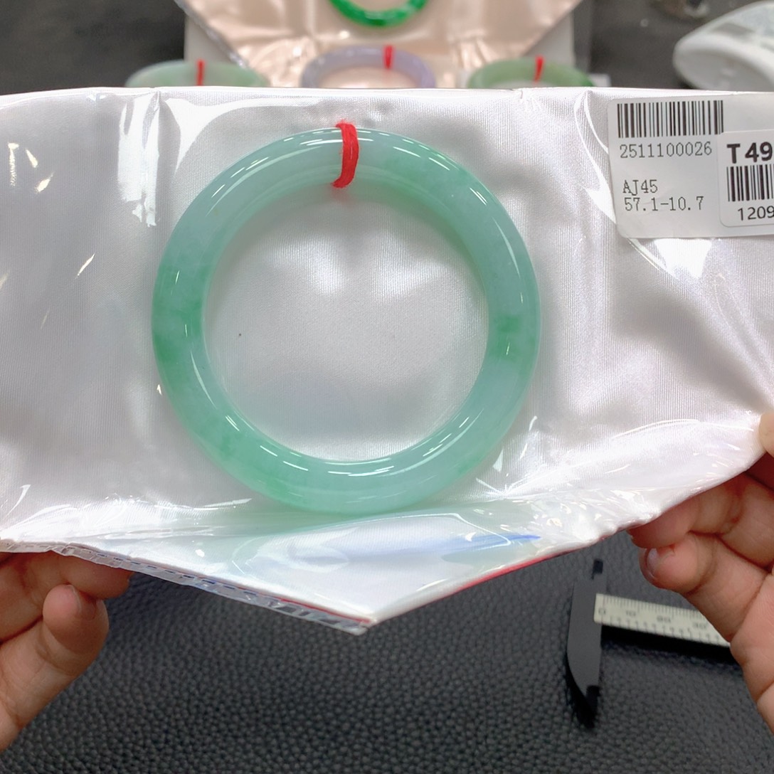 翡翠未镶嵌手镯3号