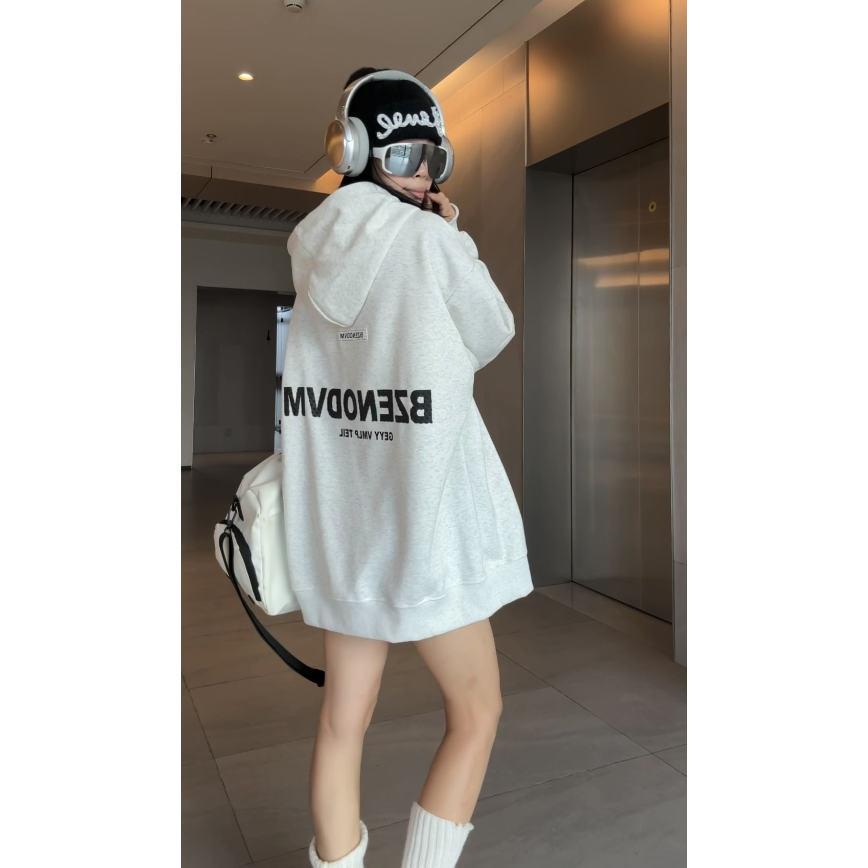 欧货大版连帽卫衣女2025新款春秋季美式印花薄款落肩下衣失踪外套