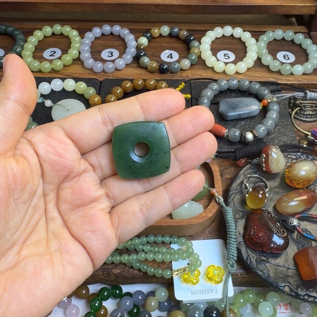 品***凡和田玉未镶嵌颈饰