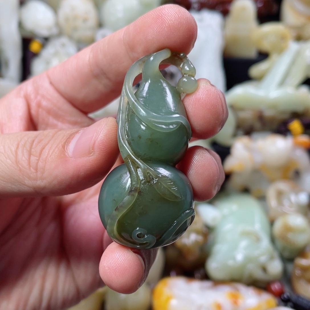 专***料和田玉未镶嵌挂件