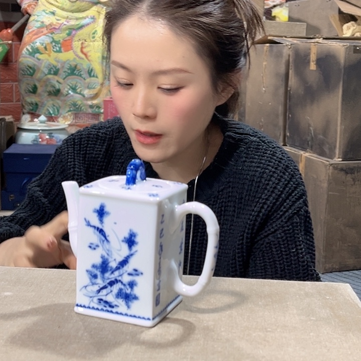 摆件////景德镇陶瓷研究所。