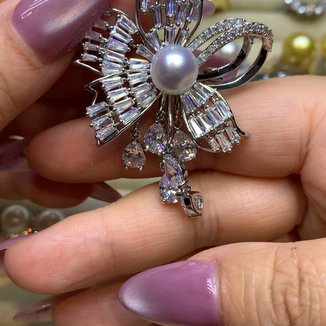 未镶嵌胸饰海水珍珠