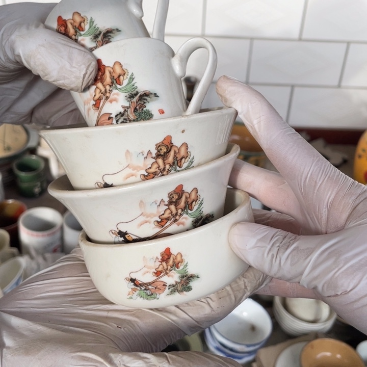 摆件陶瓷盘子碗砂锅都有