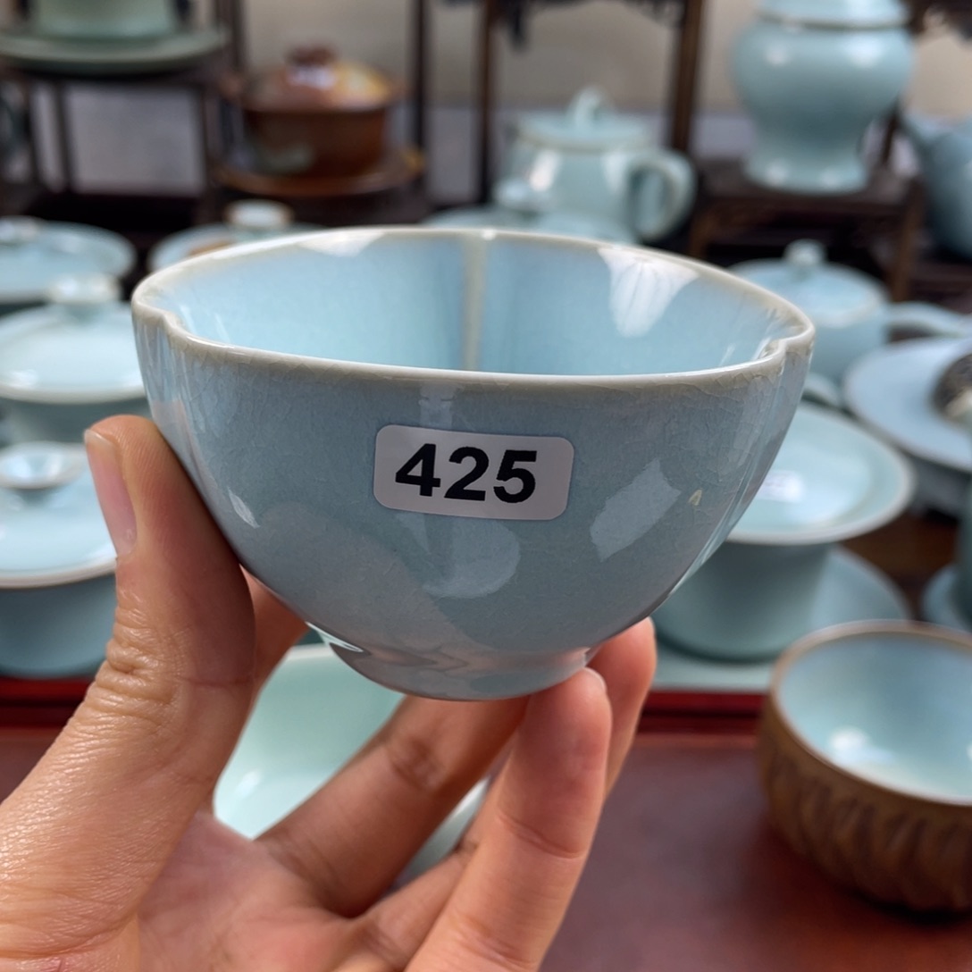 微瑕425号天青花瓣杯子………$
