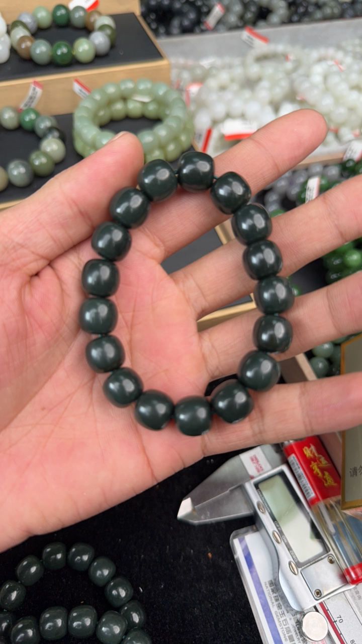 纯天然新疆和田玉且末料12mm