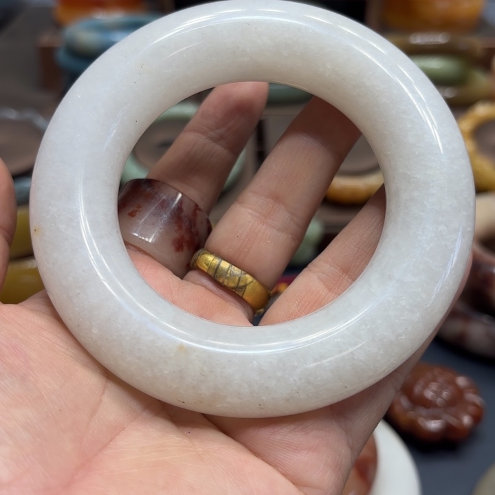 用***8石英岩玉合金颈饰
