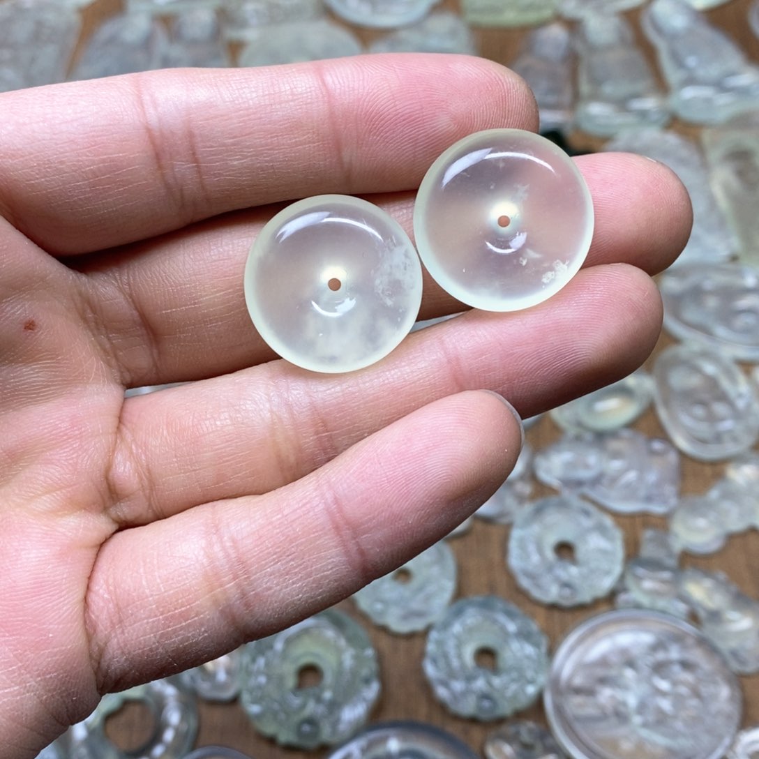 岫玉吊坠(不含链)未镶嵌小**跑